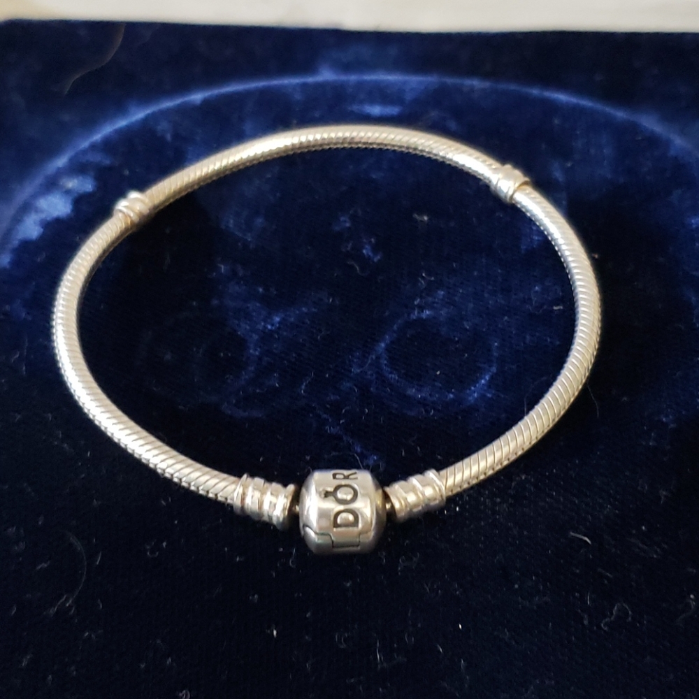 Pandora sterling silver charm bracelet 7"